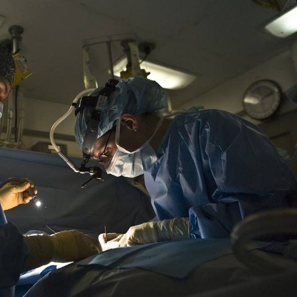 doctor-g7b9388e86_1280